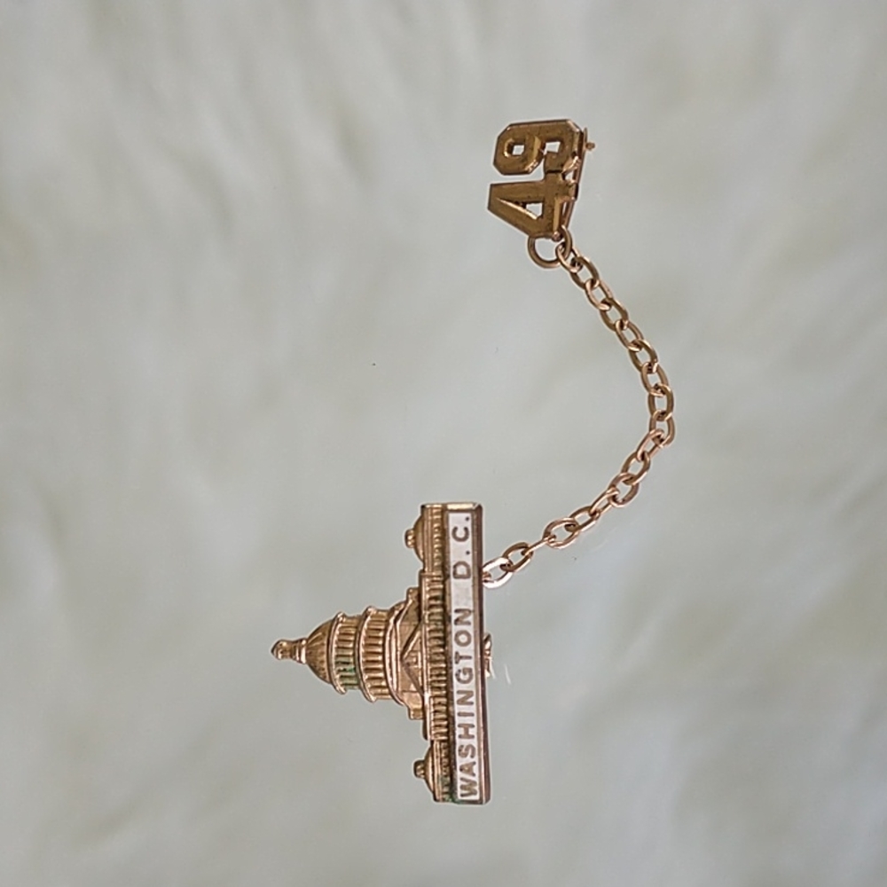 Vintage Washington DC 1949 Capitol building souvenir hat lapel pin brooch